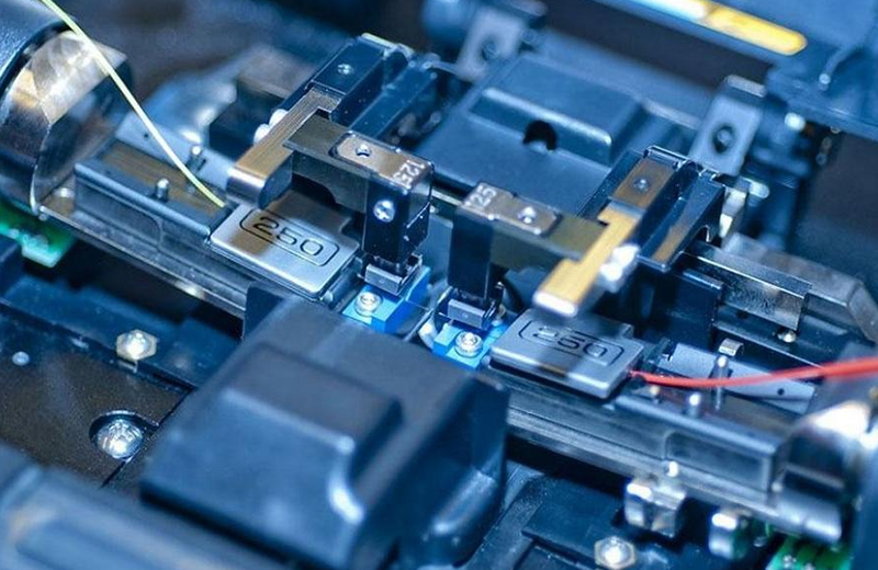 Fiber-fusion-splicer